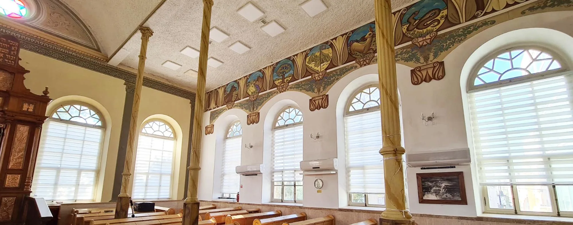 פנים בית הכנסת - תמונה 4